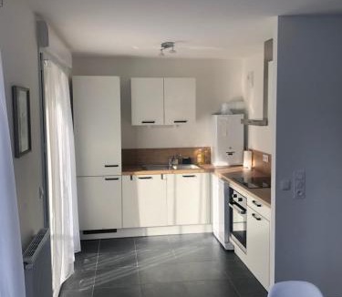 Saint-Martin-du-Littoral Apartment | Echappée mer - 4 pers - Parking privé - Ascenseur - 60m2