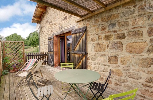 Saint-Romain-d'Urfe Cottage | Eco-cottage with countryside view - 11 guests