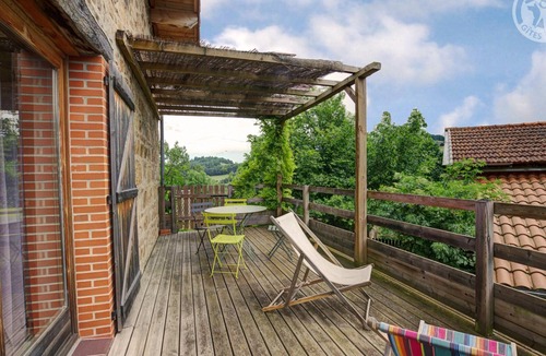 Saint-Romain-d'Urfe Cottage | Eco-cottage with countryside view - 11 guests