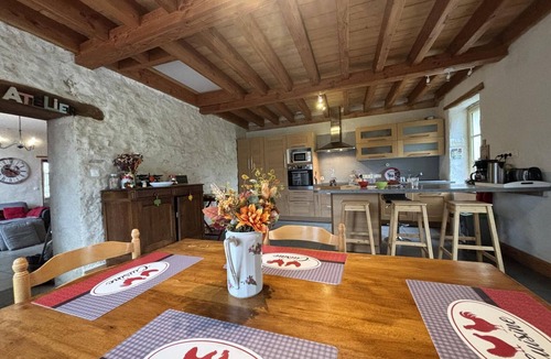 Saint-Bonnet-de-Rochefort Cottage | Eco-Friendly Comfortable Home with Garden and Pets Allowed
