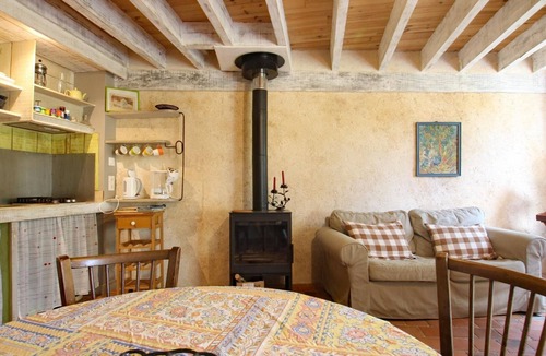 Bretteville-sur-Ay Cottage | Eco-friendly cottage with parking and retro charm in Normandy
