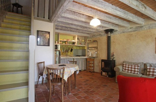 Bretteville-sur-Ay Cottage | Eco-friendly cottage with parking and retro charm in Normandy