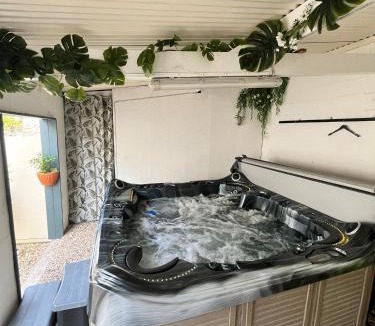 Angrie House | Ecrin de Verdure Spa, Piscine et Nature