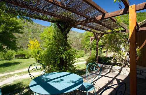 L'Epine Apartment | "Edelweiss" Room with Private Terrace, Shared Garden and Wi-Fi