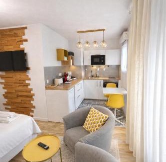Le Bourget Apartment | Elegance - 15 min Paris, Gare & CDG