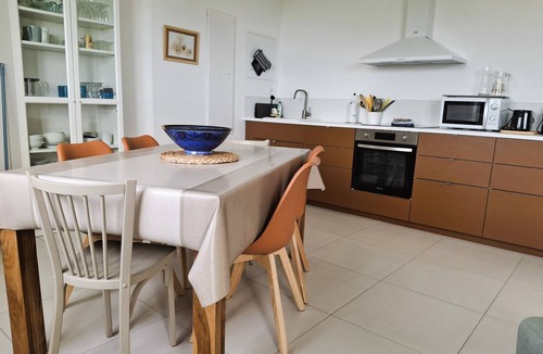 Crozon Apartment | Elegance on the bay, modern apartment with garden and sea view