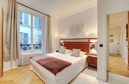 Quartier de la Porte-Saint-Denis Apartment | ELEGANT 3BR APARTMENT WITH ENSUITE BATHS NEAR CANAL SAINT-MARTIN