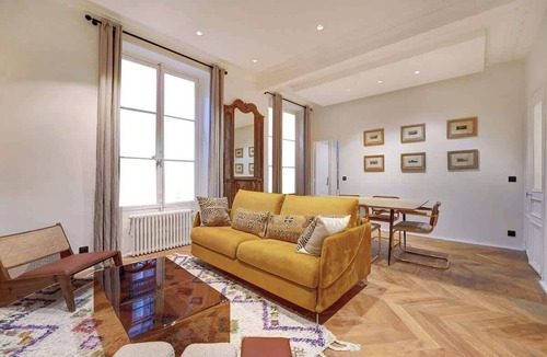 Quartier de la Porte-Saint-Denis Apartment | ELEGANT 3BR APARTMENT WITH ENSUITE BATHS NEAR CANAL SAINT-MARTIN
