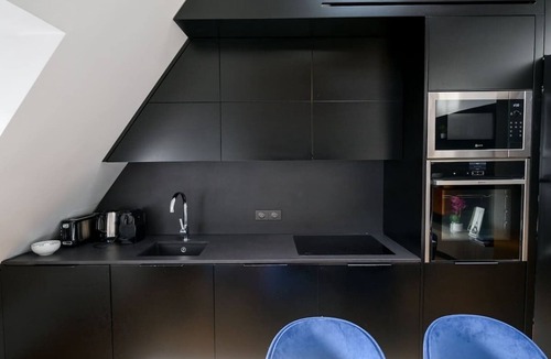 Champs-Elysees Apartment | Elegant Home 2BDR 6P Near Champs Elysees
