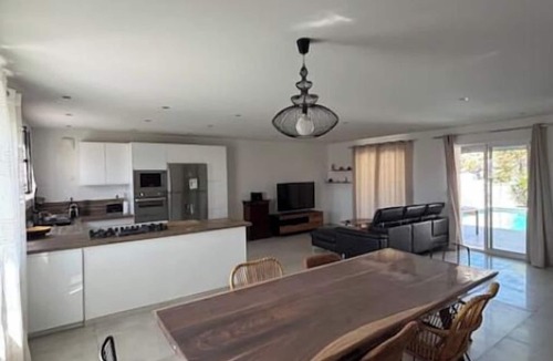 Pignan House | Elegant pool villa with top-of-the-range amenities