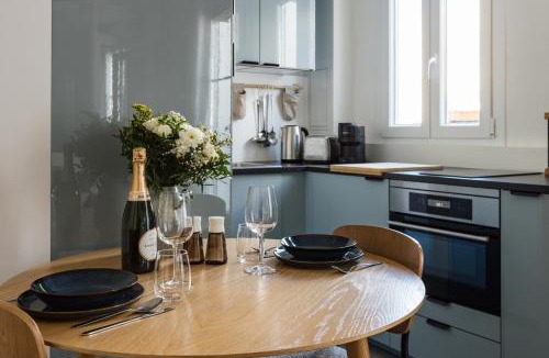 L'Europe Apartment | Elegant Sunlit Flat with Balcony near Parc Monceau - B94