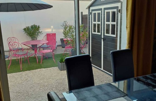 Etaules House | Elegant terraced house 10 minutes from the beaches