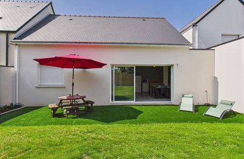 Le Tour-du-Parc House | Enclosed garden – Single-storey house for 4