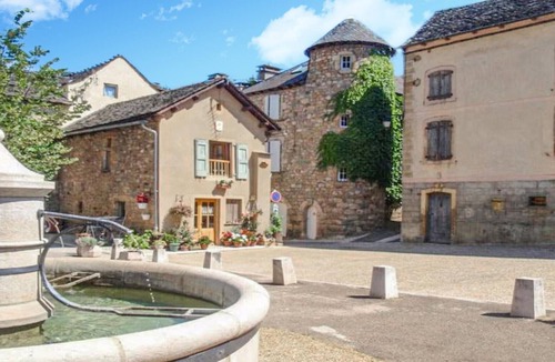 Quezac House | Enjoy your holiday in a cosy holiday home in an attractive location.