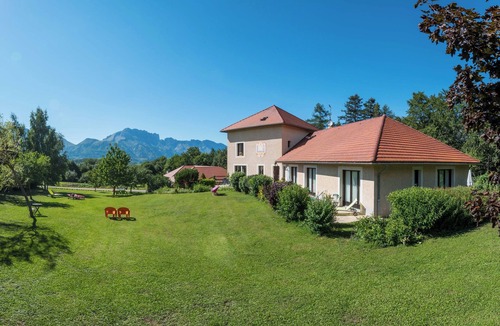 Saint-Bonnet-en-Champsaur Villa | Entire house with spa in a unique setting! view of the mountains.