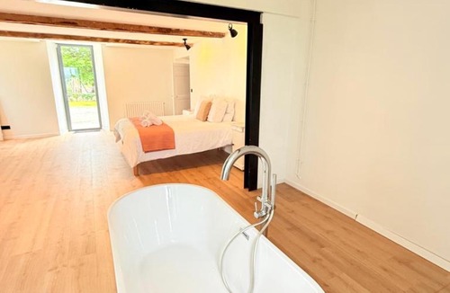 Figarol House | Entrée indépendante - Suite spacieuse - Bain îlot - Jardin privé & Vue Pyrénées