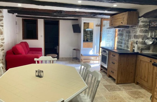 Beaumont Apartment | Entre Eaux et Roches - Gîte dans maison ardéchoise de caractère