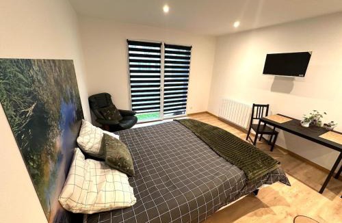 Plouedern Apartment | Envol du Phénix - Studio neuf - Rivage indépendant en rez de jardin