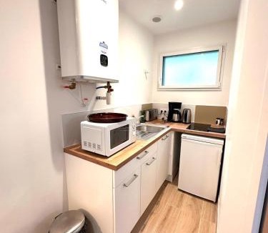 Plouedern Apartment | Envol du Phénix - Studio neuf - Rivage indépendant en rez de jardin
