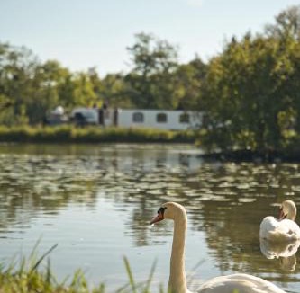 Montcresson Cabin | Escapade luxe avec bain nordique privatif au bord du canal