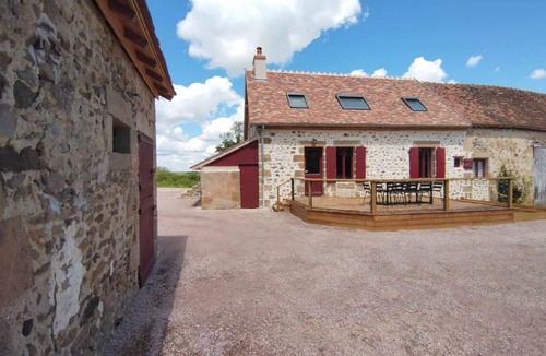 Bourbon-l'Archambault Cottage | Espinasse Cottage: Bucolic Charm, Pets Welcome