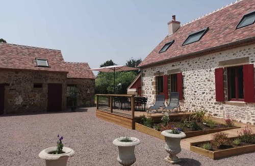 Bourbon-l'Archambault Cottage | Espinasse Cottage: Bucolic Charm, Pets Welcome