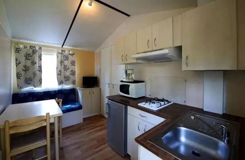Saint-Paul-de-Vezelin House | Essential 2-bedroom mobile home with television sleeps 4