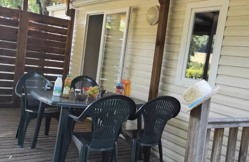 Saint-Paul-de-Vezelin House | Essential 2-bedroom mobile home with television sleeps 4