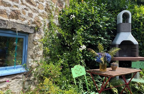 Gomene Bed & Breakfast | Evasion: A High-Quality Traditional Breton Cottage in Gomené