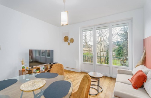 Le Creusot Apartment | Evasion Paisible - Proche parcs