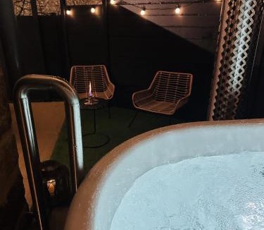Saint-Laurent-dAndenay House | EX Cabane luxe spa privé détente animaux