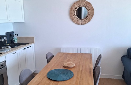 Agon-Coutainville Apartment | EXCEPTIONAL SEAFRONT 3* APARTMENT WITH FURNISHED TERRACE