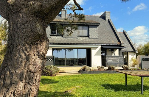 Morbihan House | Exceptional seaside home on the Gulf of Morbihan. Pets welcome!
