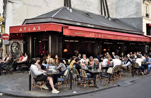 Saint-Germain-des-Pres Apartment | EXCEPTIONAL SETTING ON RUE BUCI TO EXPERIENCE PARIS AT FINEST, SAINT-GERMAIN