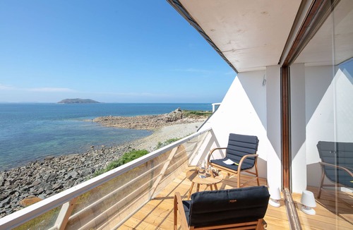 Trelevern House | Exceptional villa overlooking the sea: 180° view of the islands