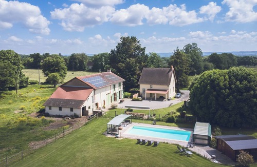 Huriel House | EXCLUSIVE ESCAPADE: GITE WITH SWIMMING POOL Freshness and relaxation guaranteed
