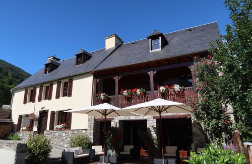 Avajan Ski Chalet | Exclusive Private Chalet in the Pyrenees | 6 Ensuite Bedrooms | Sleeps 12