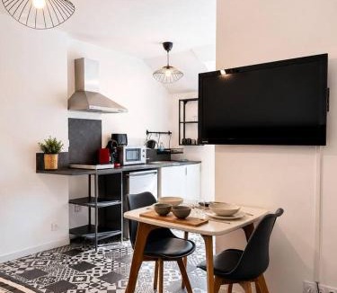 Ploermel Apartment | Excursion Bretonne - Urban Studio & Wifi Fibre