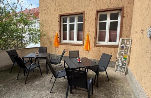 Daberstedt Apartment | Für Gruppen und Familien - große Ferienwohnung Nähe Stadtpark, 4 Schlafzimmer, 2 Bäder, Terrasse, Parkplatz