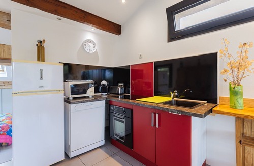Ceret House | F2 holiday home in a corner of paradise with private pool and Wi-Fi