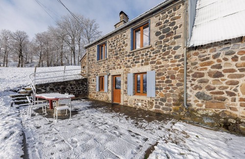 Saint-Hippolyte House | Face au Puy Mary - Avec Jardin et Parking