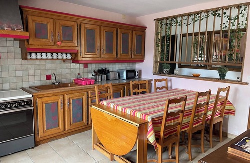 Le Vaudioux House | Family cottage in the Jura countryside