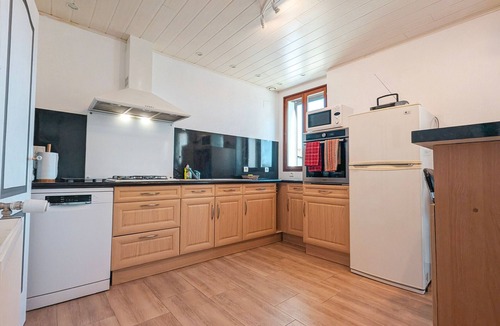 Segry Cottage | Family cottage with shared pool, terrace, and WiFi
