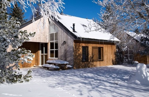 Saint-Paul-le-Froid Ski Chalet | Family chalet for 6 people in a pine forest at Les Bouviers in Lozère.