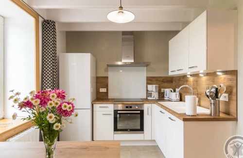 Le Vretot Cottage | Family house with secure garden and terrace
