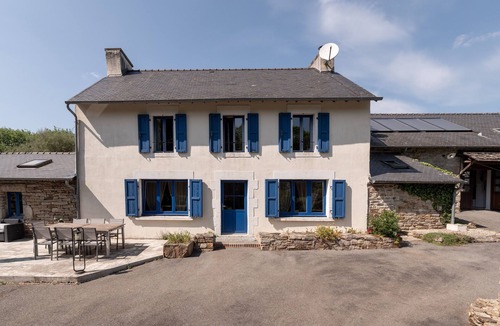Bannalec House | Family Home for 10 Guests