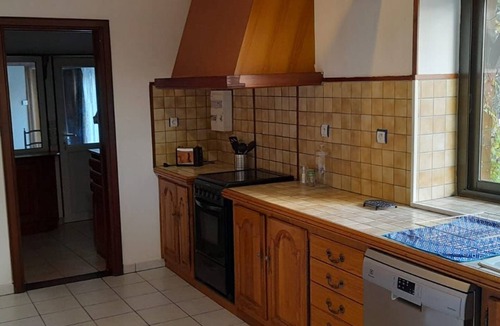Saint-Gaultier Cottage | Family Home with Private Pool, Wood Stove, A/C & Parking - Central Saint-Gaultier