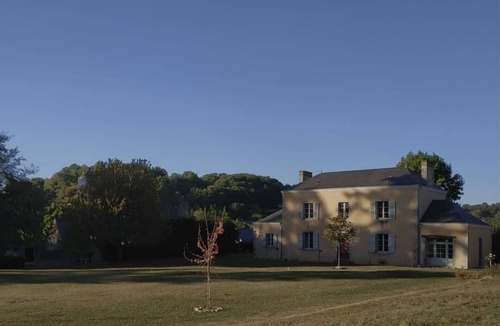 Chailland House | Family house 10 pers/Swimming pool/Services +/All inclusive.