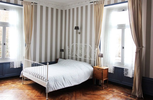 Saint-Germain-Lembron Bed & Breakfast | Family room by the river