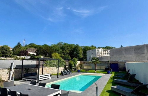 Melun Villa | Family villa private pool 8pers 20 min from Fontainebleau